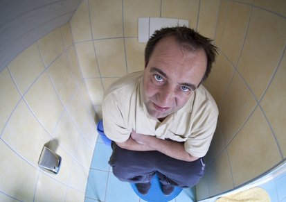 Blut im Stuhl auf der Toilette